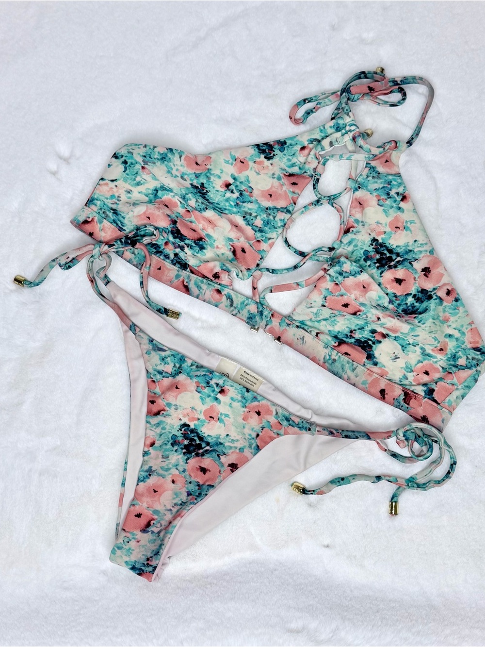 Beach Bunny
Reese X Cross Halter top + bottoms - Floral - L & XL